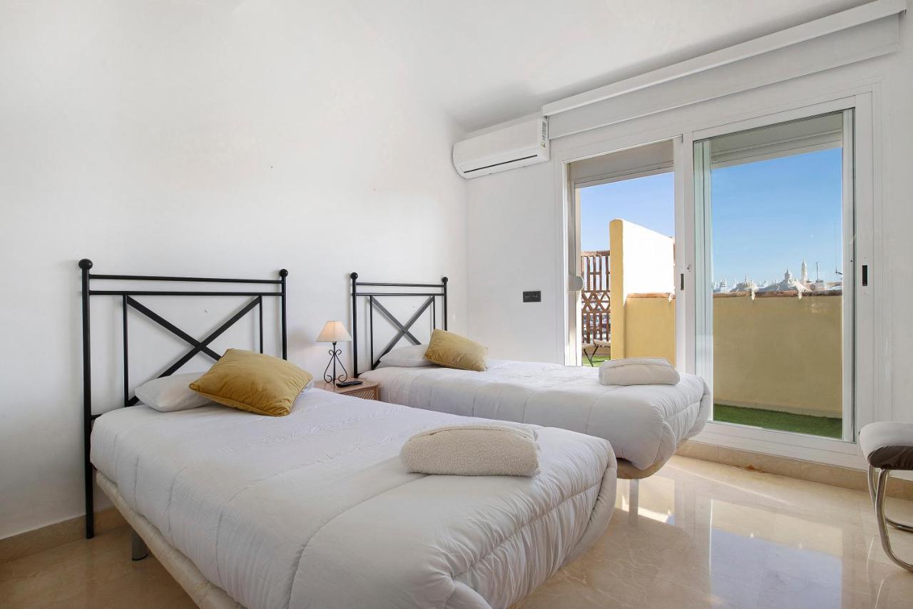 דירות בנאלמדנה Luxury In Puerto Marina מראה חיצוני תמונה