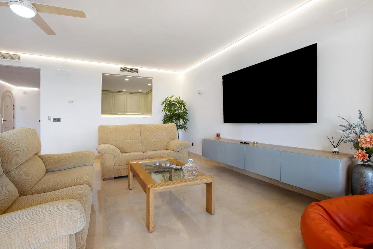 דירות בנאלמדנה Luxury In Puerto Marina מראה חיצוני תמונה