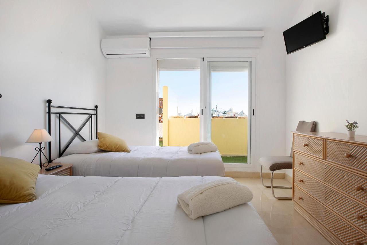 דירות בנאלמדנה Luxury In Puerto Marina מראה חיצוני תמונה